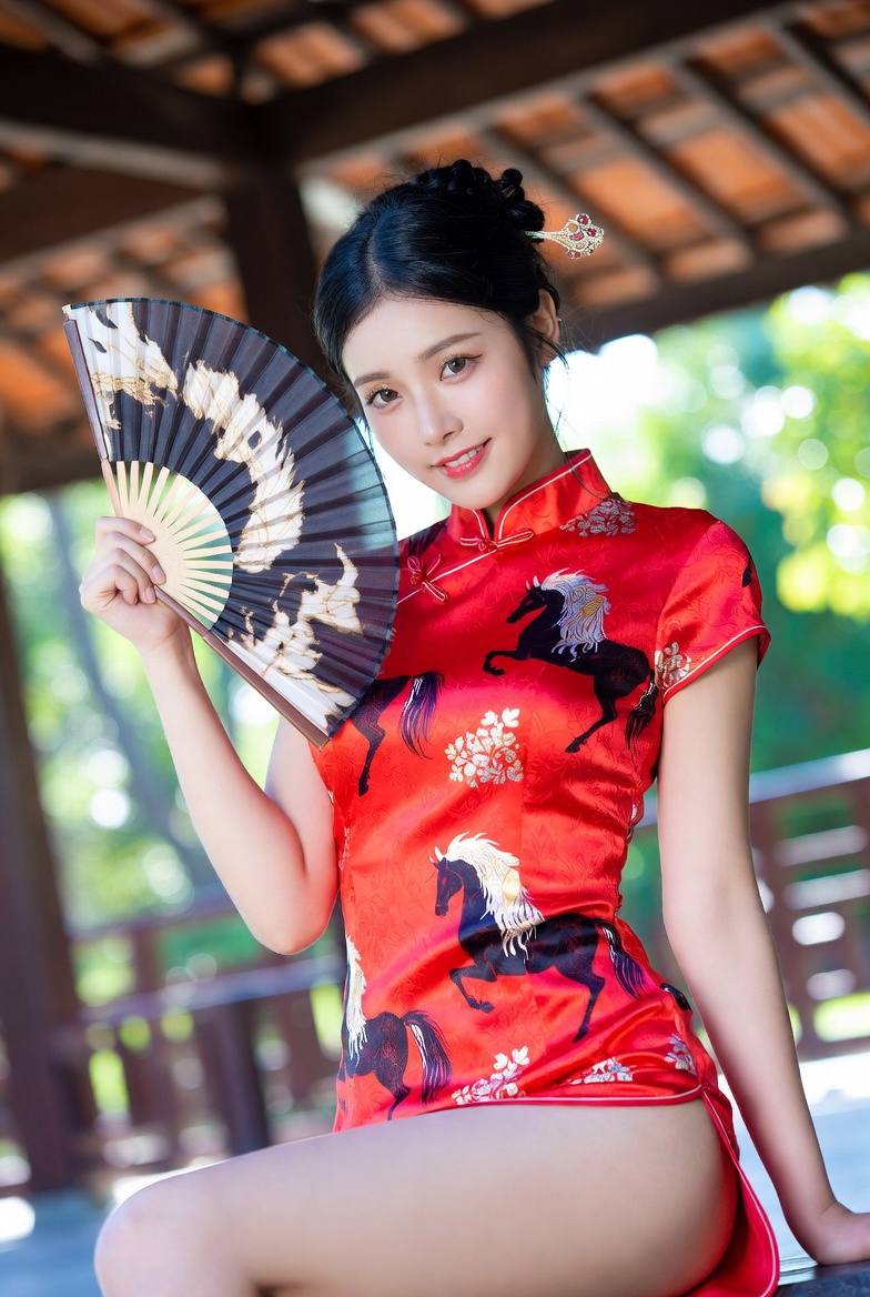 Sister Fire Red Cheongsam Celebrating the Year of the Horse