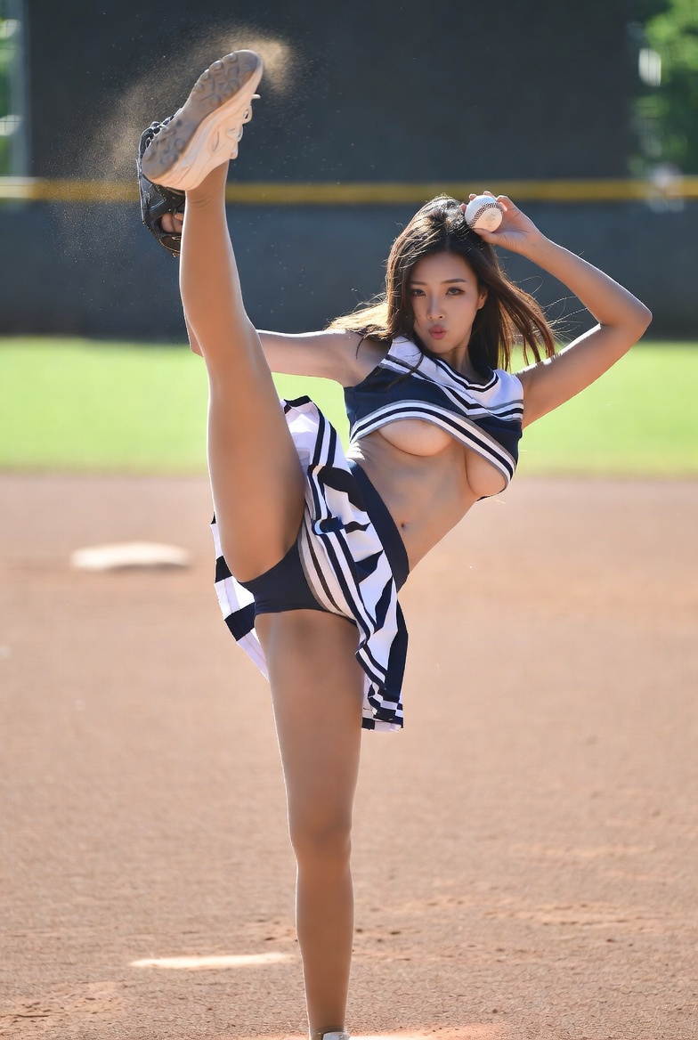 Cheerleader kick-off guests