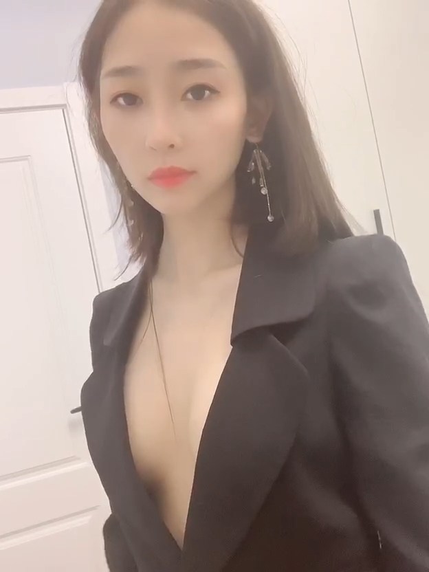 Cat, black suit, deep V, big breasts, red lips, low cut, video selfie in royal