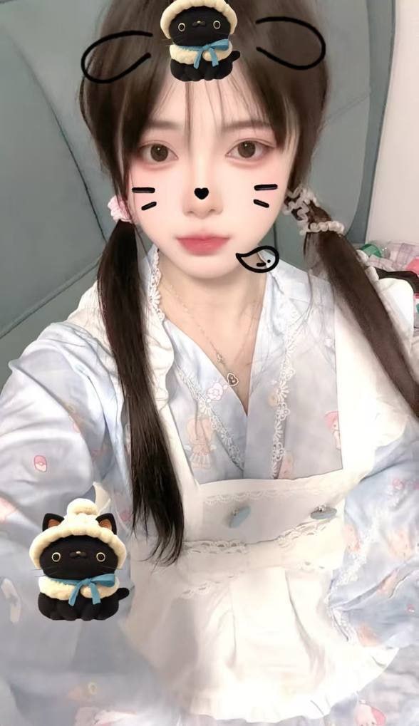 About cannon series Hangzhou 19 years old 156 tall boy face big breasts C cup